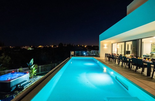 Armacao de Pera Villa | Villa with heatable pool, 2 XL jacuzzis & BBQ