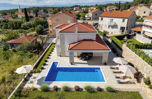 Sveti Vid-Miholjice Villa | Villa with pool, sea view, beach - TRAVELER Resieburo Krk - ID 2406