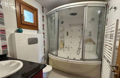 Zekeriyakoy House | Villa with Jacuzzi and Garden in Zekerikakoy