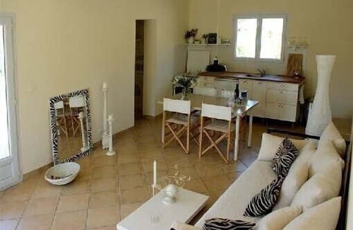 Coustouge Villa | Villa with private heated pool , in the vineyard, 25 km away from the sea