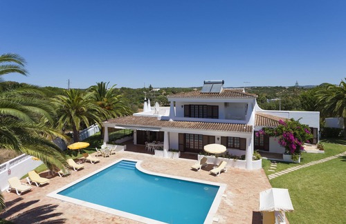 Vale Navio Villa | Villa with Private Pool in Rural Peaceful Location - Only 5 Minutes To Albufeira