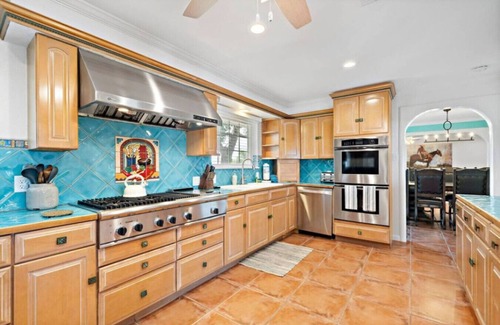 Galveston House | Villa with Private Pool, Game Room & 5+ Acres
