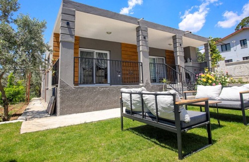 Yesiluzumlu Villa | Villa with Private Pool Surrounded by Olive Trees