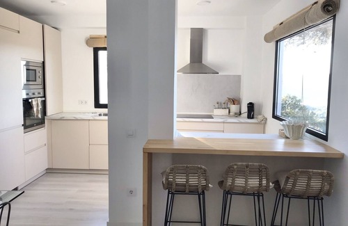 Pareja House | Villa with stunning panoramic views and indoor fireplace