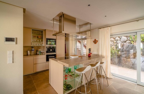 Tacoronte Villa | Villa with swimming pool in the first row with sea views