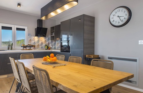 Viskovici Villa | Villa with swimming pool, outdoor kitchen, sauna, jacuzzi, play area and sea view