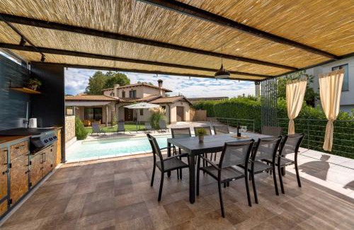 Viskovo Villa | Villa with swimming pool and children's playground, in a quiet area - by Traveler Tourist agency Krk - ID 2686