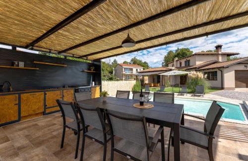 Viskovo Villa | Villa with swimming pool and children's playground, in a quiet area - by Traveler Tourist agency Krk - ID 2686