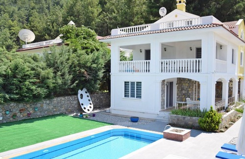 Yesiluzumlu Villa | Villa Xclusive (7 bedroom luxury villa, Sleeps up to 14 guests)