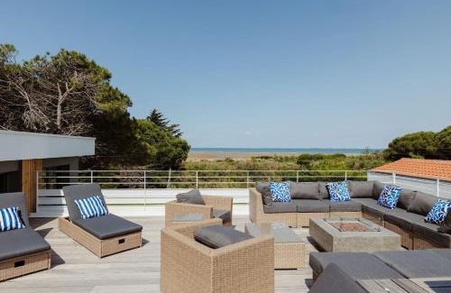 Saint-Georges-d'Oleron Villa | Villa XO 17 5 étoiles Ile d'Oléron 15 people Jacuzzi 50m de la plage vue mer vue marais