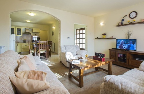 Topid House | Villa Zina with pool, family-friendly and quiet location