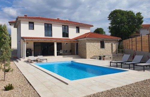 Rasopasno House | Villa Zora