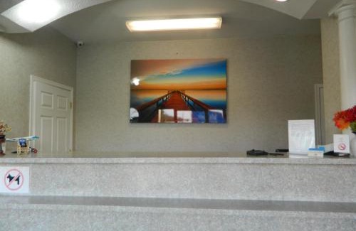 Smithville Hotel | Village Inn & Suites - Smithville