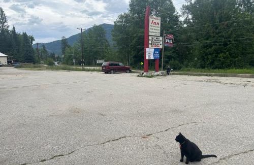 Fruitvale Hotel | Villagers Inn