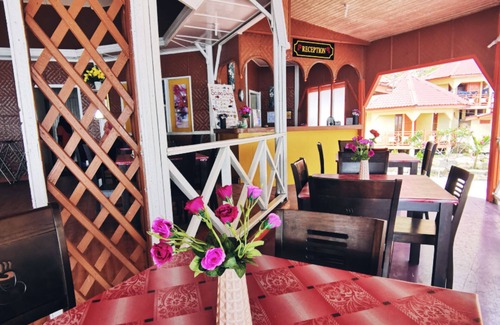 Kampung Pasir Hantu Ski Chalet | Villamas Perhentian Resort