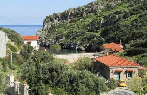 Steni Dirfyos House | villapetramarina