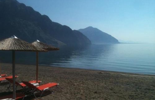 Gefira Mpania House | Villas Kavouri 1