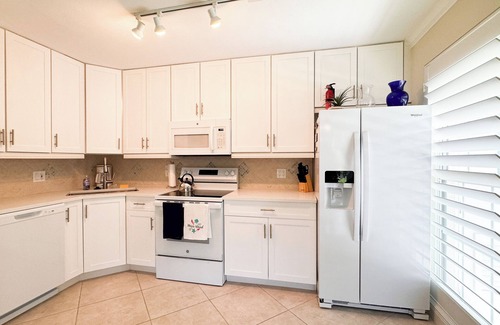 Marco Island Condo | Ville De Marco M-1: Beautiful Condo in Olde Marco