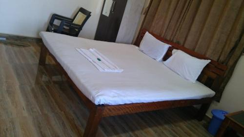 Koynanagar Bed & Breakfast | Vinee's Kitchen and Motel