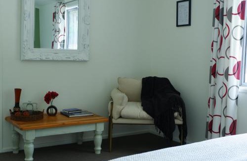 Lowburn Bed & Breakfast | Vines on Bannockburn