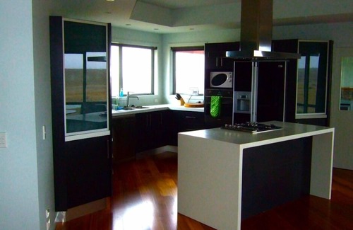 Clyde House | Vineyard and Mountain Views