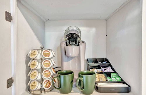 Fredericksburg Cabin | Vineyard Cottage #6 with Complimentary Breakfast