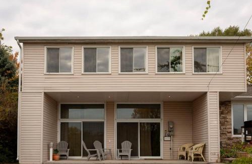 Prince Edward House | Vineyard & Craft House - Rare 6 bedroom Gem in Picton