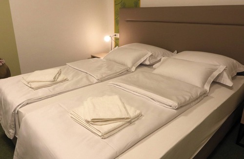 Aljmas Hotel | VINOTEL BRZICA ALJMAŠ