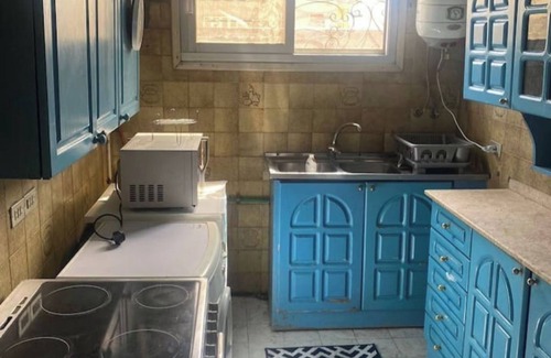 Taqseem Laselky Apartment | Vintage Retreat with Rooftop Oasis