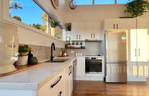 Coles Bay House | Viola - A coastal holiday retreat!