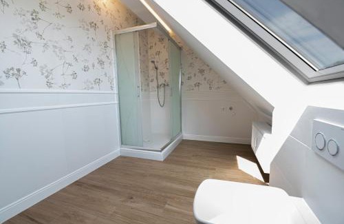 Schwedt/Oder Apartment | VIP ApB 63qm 3 Zi Dachgeschoss Klimaanlage große Wohnküche großes Bad 2 WCs 3 Betten 1 Schlafsofa