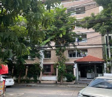 Din Daeng Apartment | Viriyapon 1st floor