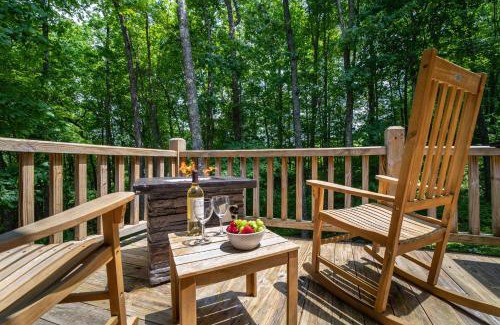 Cullowhee House | Visit WCU and Ski Sapphire Valley! Smoky Mtn Cabin