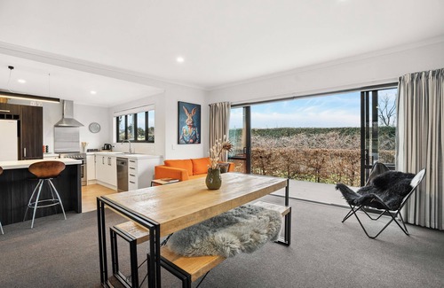 Bannockburn House | Vista Haven - Bannockburn Holiday Home