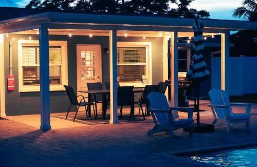 Shore Acre Heights House | Viva La Flamingo
