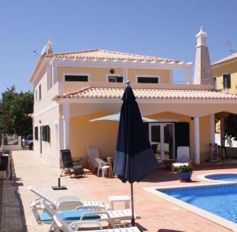 Barrocal Villa | Vivenda Luz e Lúdica