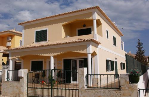 Barrocal Villa | Vivenda Luz e Lúdica