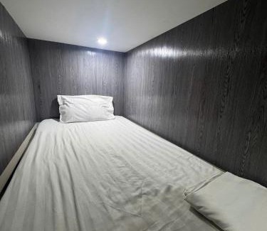 Cam Pho Hostel | VNJ Capsule 388