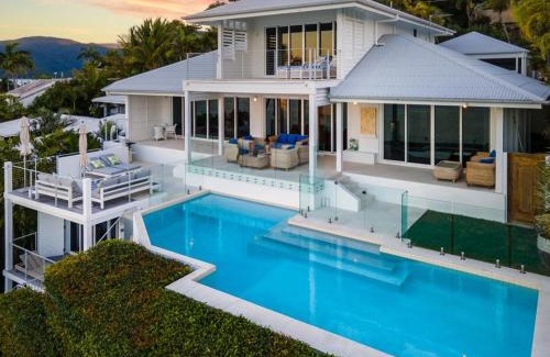 Shute Harbour House | Vue de Bleu' Luxury Whitsunday Ocean View Retreat