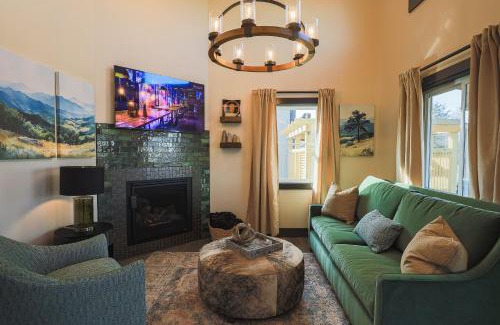 Timberline House | VVCR - Cabin 6 (1-Bed, Modern, Luxury w. Hot Tub)