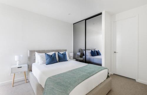 North Melbourne Apartment | Vyra at Arden Park - Minutes to Dining Shops and CBD