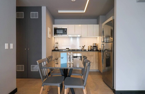 San Isidro Centro Financiero Apartment | w* | Elegant 2BR w/Great Deco in San Isidro