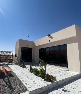 Bidiya Ski Chalet | w private camp