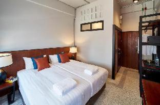 Pom Prap Hotel | W22 by Burasari