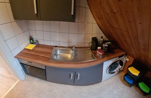 Hullhorst Apartment | W4, apartment with air conditioning, 2 bedrooms with 4 single beds.