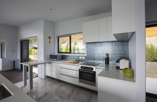 Tutukaka House | W91: Stylish, modern, up-market house with great views, right above the beach.