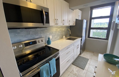 Waikiki Condo | Waikiki Banyan 1BR Corner Unit, Gorgeous Mountain/DiamondHead view, free parking