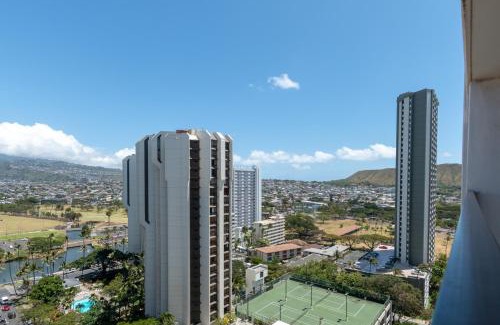 Waikiki Apartment | Waikiki Banyan Condo with Mountain Views Near Waikiki Beach, Free Parking (22113)