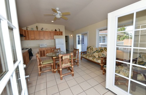 Waimanalo Beach Cottage | Waimānalo Beach Cottages 2 min walk to the beach!