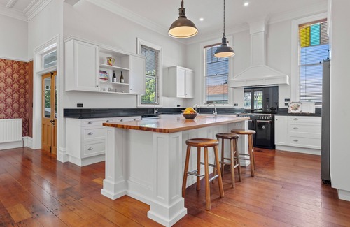 Opaki House | Waipipi Homestead - 6 bedroom historical homestead with pool, spa and yoga room